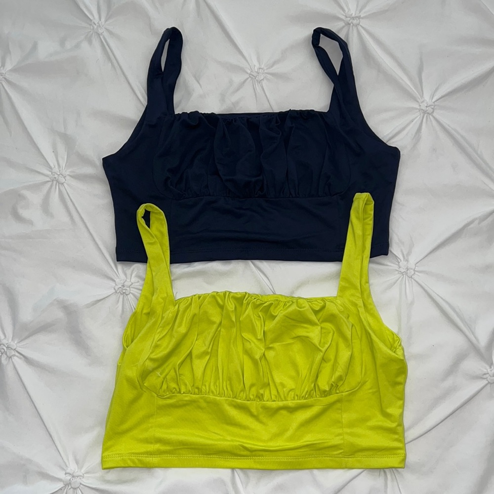 2 crop tops
